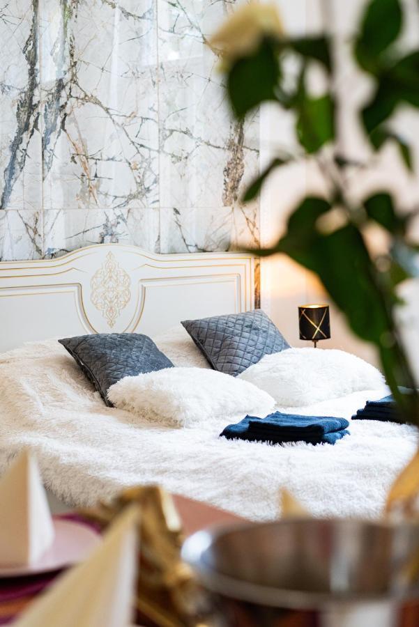 Emperors Elegance Suite Prag Exteriör bild
