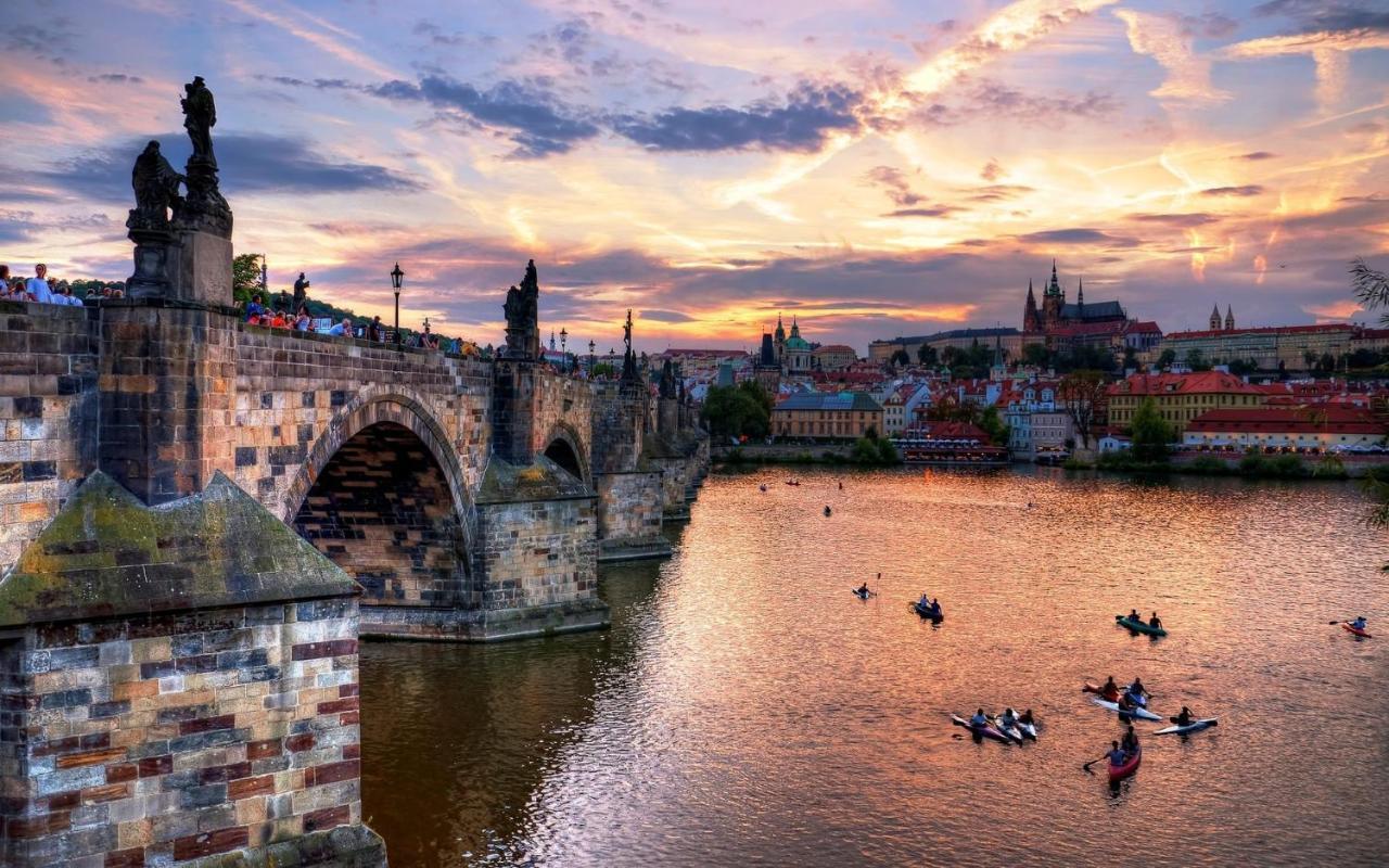 Emperors Elegance Suite Prag Exteriör bild
